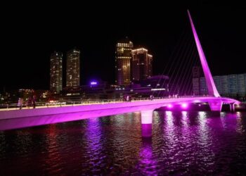 La Ciudad iluminará monumentos por la lucha contra el cáncer de mama