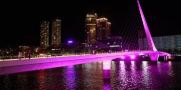La Ciudad iluminará monumentos por la lucha contra el cáncer de mama