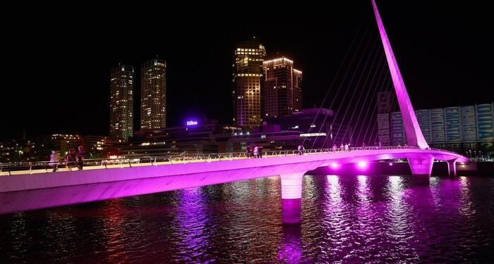 La Ciudad iluminará monumentos por la lucha contra el cáncer de mama
