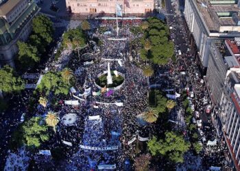 Militantes y organizaciones sociales colmaron Plaza de Mayo por el Día de la Lealtad