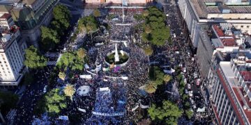 Militantes y organizaciones sociales colmaron Plaza de Mayo por el Día de la Lealtad
