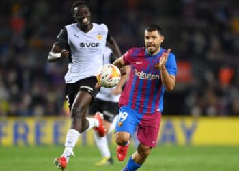 Con el debut de Agüero, Barcelona derrotó a Valencia y volvió al triunfo en La Liga