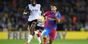 Con el debut de Agüero, Barcelona derrotó a Valencia y volvió al triunfo en La Liga