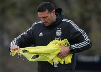 Con fijas y varias dudas, Scaloni define el equipo de la Selección Argentina