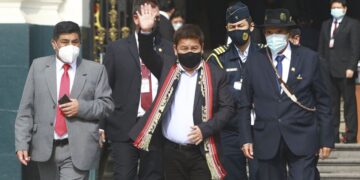Castillo aceptó la renuncia del jefe del gabinete y busca saldar la tensión con su partido