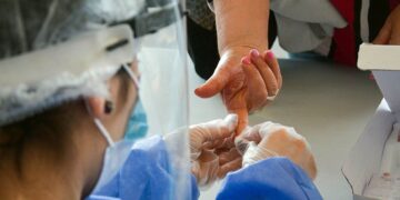 La Anmat aprobó un test rápido que detecta anticuerpos en la fase temprana del virus
