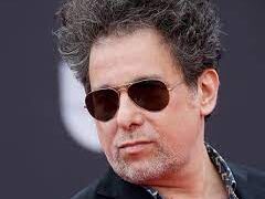 Andrés Calamaro hizo un repaso de sus hits en el Movistar Arena