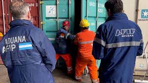 Aduana denunció a 18 empresas importadoras