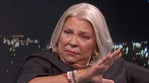 Carrió denunció al Presidente y otros funcionarios por acudir a Camioneros para el control de precios