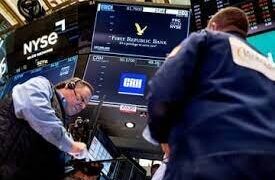 Los bonos y acciones argentinos siguen en baja en Wall Street