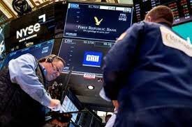 Los bonos y acciones argentinos siguen en baja en Wall Street