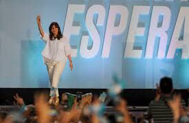 Cristina Kirchner habla en La Plata y se espera definiciones sobre su futuro electoral