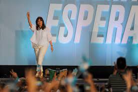 Cristina Kirchner habla en La Plata y se espera definiciones sobre su futuro electoral