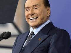Berlusconi sobre su internación por leucemia: «He logrado remontar, incluso en situaciones difíciles y delicadas»