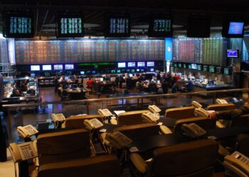 El Merval estiró su racha alcista a cinco ruedas pero los bonos siguen cayendo