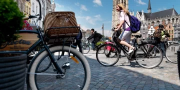 Bélgica les paga un «extra» a las personas que acuden a sus trabajos en bicicletas