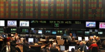 Leve baja en las Bolsa en el comienzo del mes
