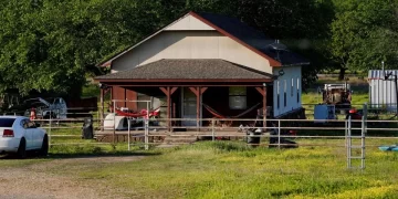 Horror en Oklahoma: buscaban a dos niñas desaparecidas y encontraron siete cadáveres en una casa
