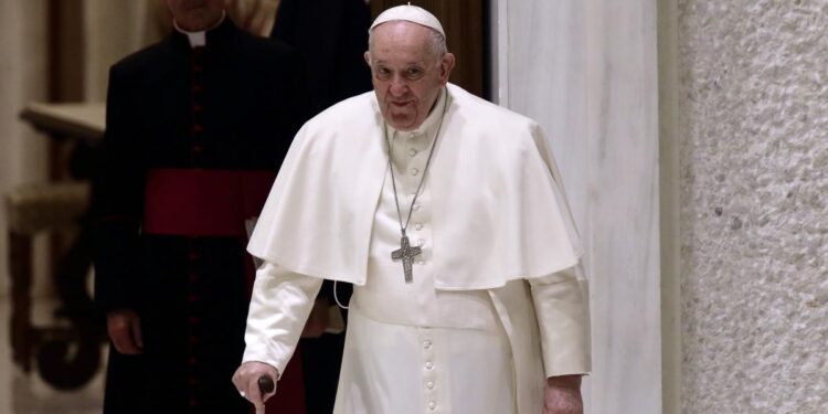 El Papa suspendió las audiencias de hoy por fiebre
