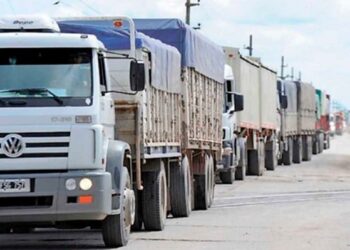 Los transportistas exigen la suspensión de una normativa del Banco Central