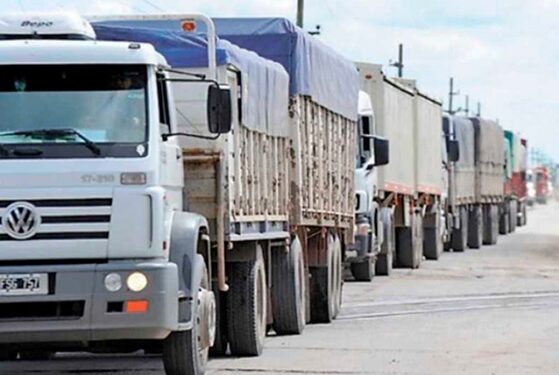 Los transportistas exigen la suspensión de una normativa del Banco Central