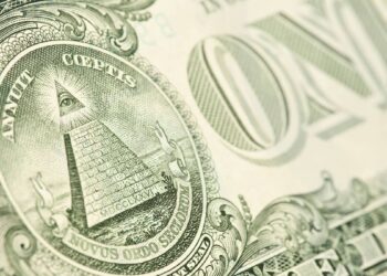 El dólar blue se negoció en alza y quedó a un paso del récord