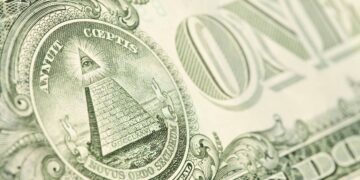 El dólar blue se negoció en alza y quedó a un paso del récord
