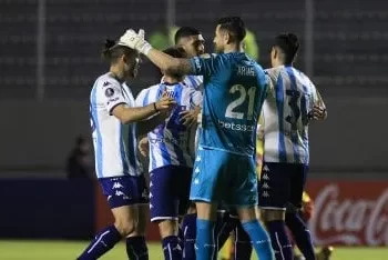 Racing venció a Banfield 2 a 0 en Avellaneda