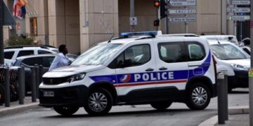 Un hombre atacó a cuchillazos a cinco personas, cuatro de ellos niños en Francia