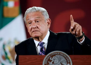 López Obrador pidió «ni un voto a DeSantis» por su reforma migratoria