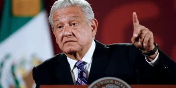 López Obrador pidió «ni un voto a DeSantis» por su reforma migratoria