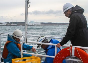 China instó a Japón a dejar de impulsar plan de vertido de agua contaminada en el océano