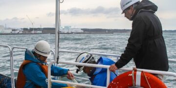 China instó a Japón a dejar de impulsar plan de vertido de agua contaminada en el océano