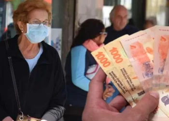 Más de un millón de jubilados y pensionados cobrarán un adicional por el aumento del salario mínimo