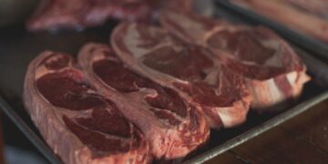 El Gobierno busca frenar los fuertes aumentos en la carne y hay negociaciones con frigoríficos