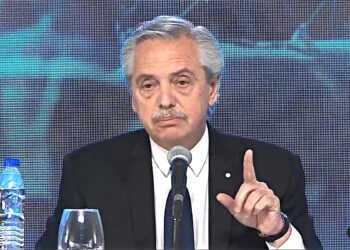 Alberto Fernández encabeza una reunión del Consejo Económico y Social con la UIA y la CGT