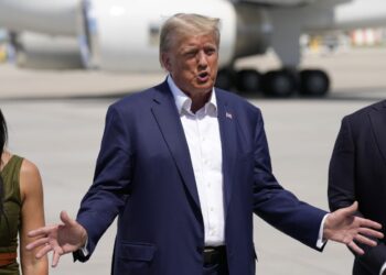 Donald Trump anunció que se entregará a la Justicia