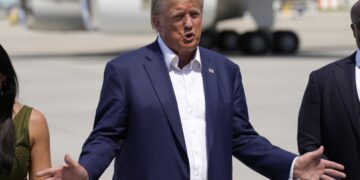 Donald Trump anunció que se entregará a la Justicia