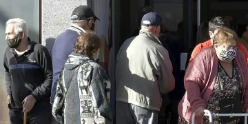 Antes de las elecciones, el Gobierno anunció el nuevo aumento de las jubilaciones y planes sociales
