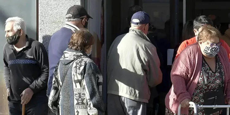 Antes de las elecciones, el Gobierno anunció el nuevo aumento de las jubilaciones y planes sociales