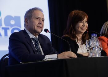 Cristina Kirchner reapareció con actividad en el Senado: respaldo a Espinoza y foto con Palazzo