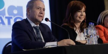 Cristina Kirchner reapareció con actividad en el Senado: respaldo a Espinoza y foto con Palazzo
