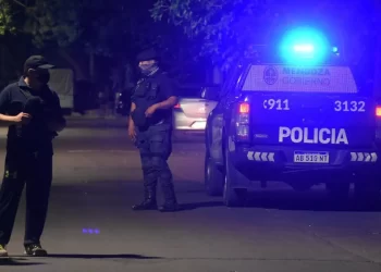 Horror en Mendoza: vecinos escucharon gritos de una mujer y asesinaron a balazos al presunto violador