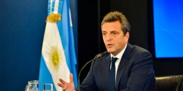 Massa convocó a la CGT y la CTA para analizar la eliminación de Ganancias a los empleados