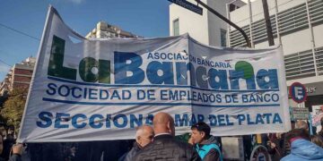 Paritaria bancaria: acuerdan un nuevo incremento que alcanza el 22%