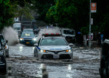 Nueva York bajo el agua: declararon la emergencia por fuertes lluvias e inundaciones