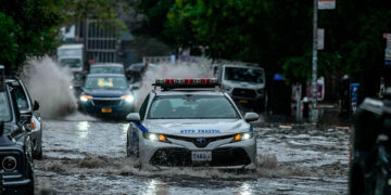 Nueva York bajo el agua: declararon la emergencia por fuertes lluvias e inundaciones