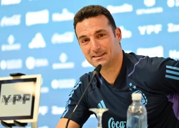 Lionel Scaloni aseguró que vio «bien» a Messi y que podría ser titular ante Paraguay