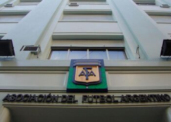 Embargan a la AFA ante el reclamo de un empresario por la organización de amistosos