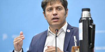 Axel Kicillof: «Milei no confronta con los intereses dominantes de la Argentina, es el mejor amigo»